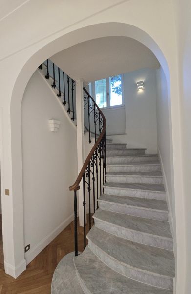 escalier intérieur entièrement remis à neuf